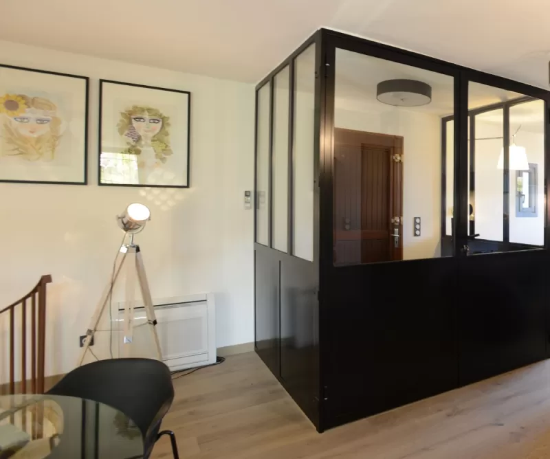sas d'entrée en acier laqué, Vanessa PINHEIRO, architecte