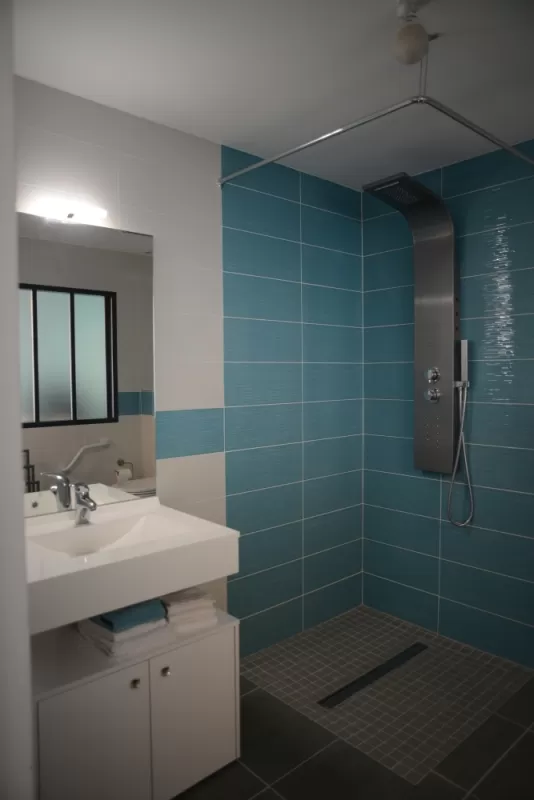 salle de bain PMR handicapé douche à l'italienne, Digne les bains, Vanessa PINHEIRO, architecte d'intérieur