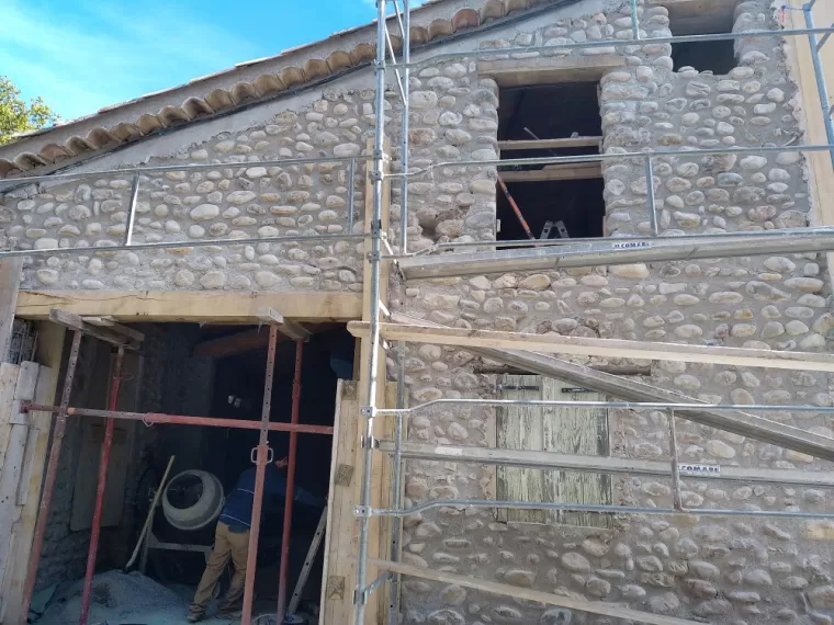 Reprise en sous-oeuvre avec linteau bois béton