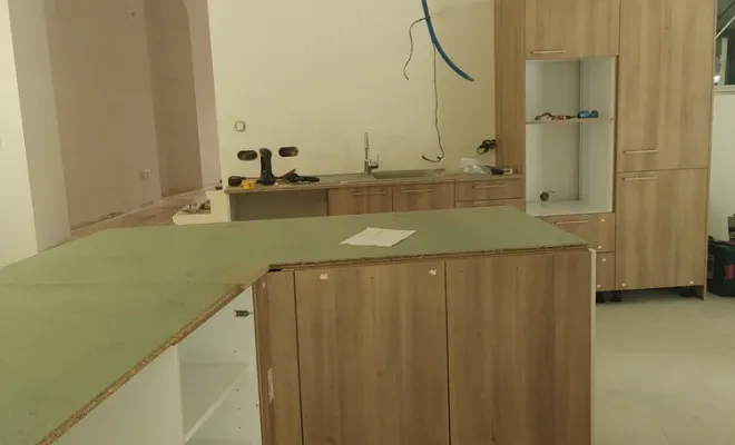 Chateauneuf de Chabre, montage de la cuisine sur mesure dans la partie extension, Laragne-Montéglin, Vanessa PINHEIRO